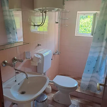 Bradley Apartmants A6 Apartment